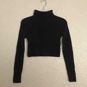 BLACK TURTLE NECK CROP TOP